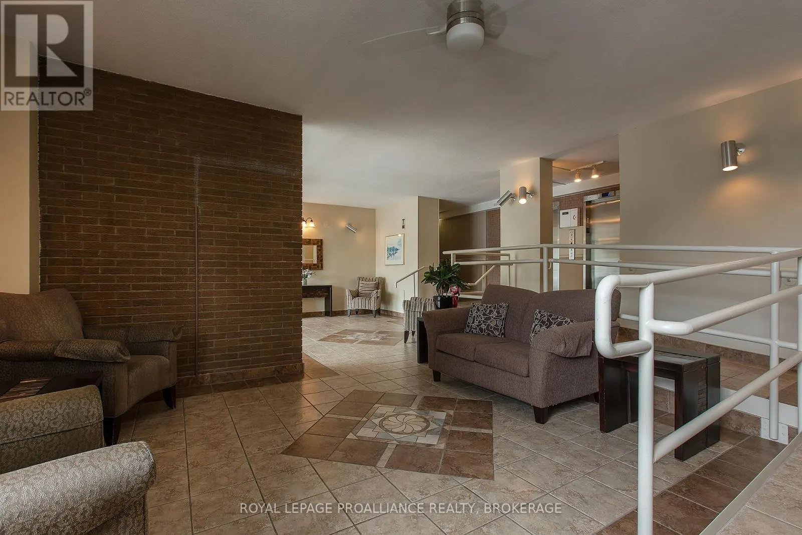 806 - 2 MOWAT AVENUE #806