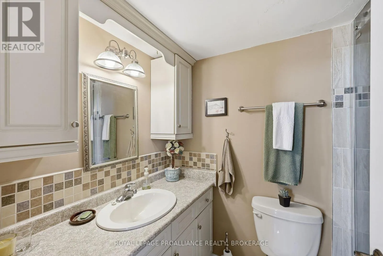 806 - 2 MOWAT AVENUE #806