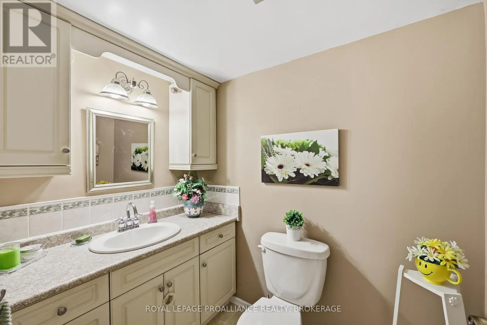 806 - 2 MOWAT AVENUE #806