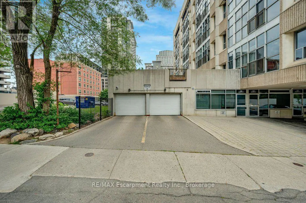 107 - 66 BAY STREET S #107