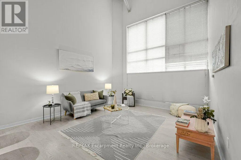 107 - 66 BAY STREET S #107