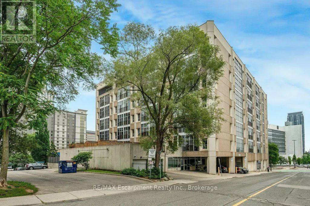 107 - 66 BAY STREET S #107