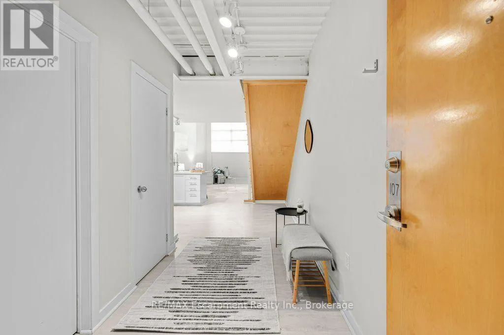 107 - 66 BAY STREET S #107
