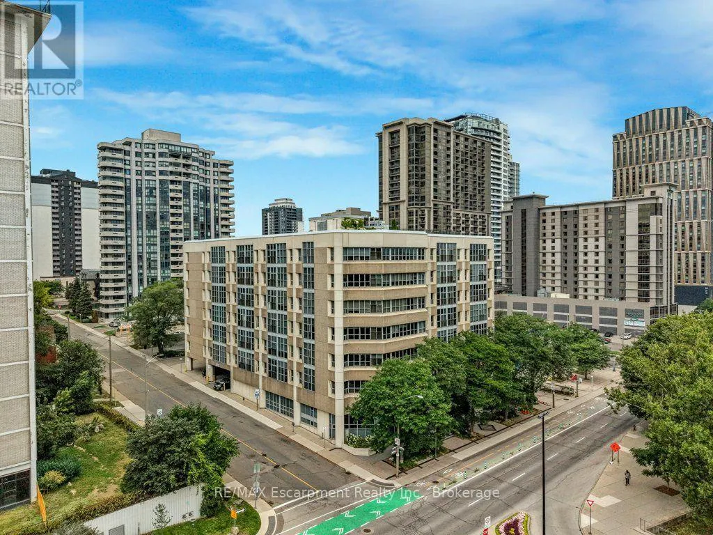 107 - 66 BAY STREET S #107