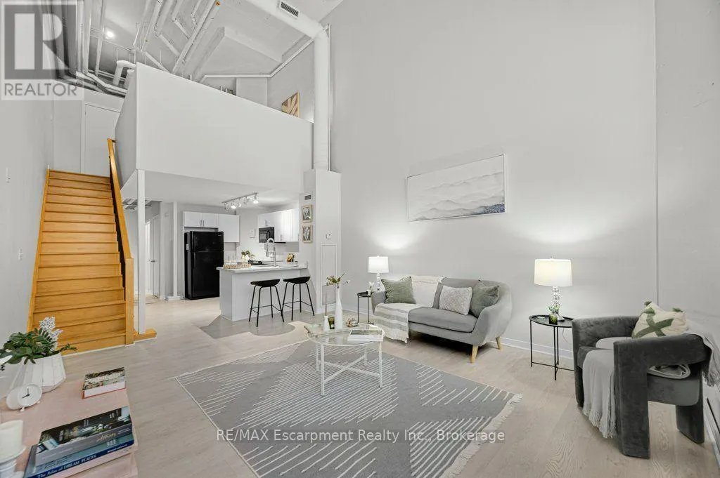 107 - 66 BAY STREET S #107