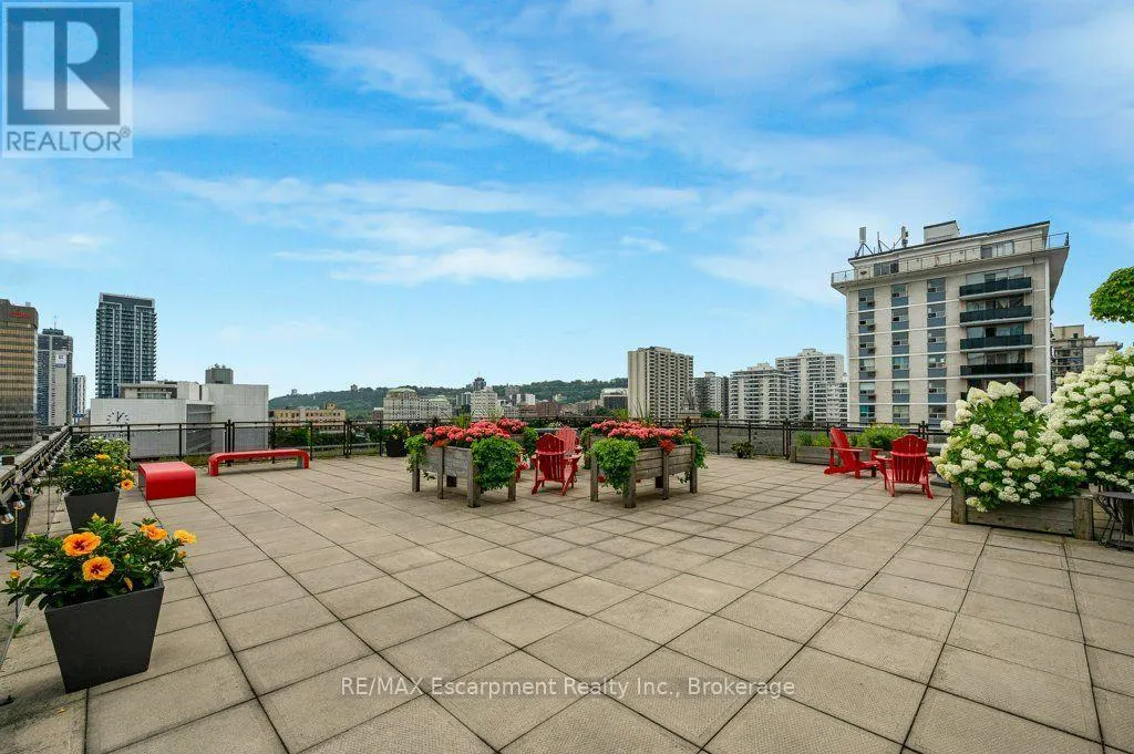 107 - 66 BAY STREET S #107