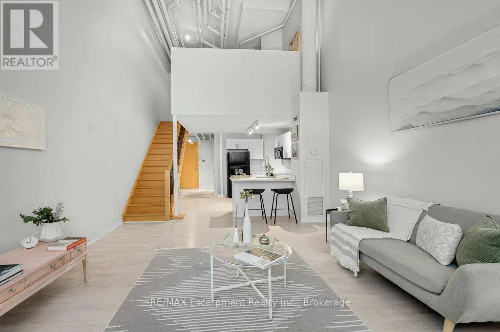 107 - 66 BAY STREET S #107