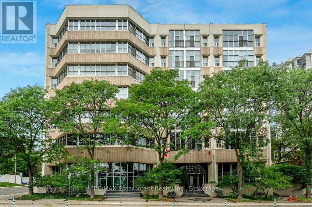 107 - 66 BAY STREET S #107