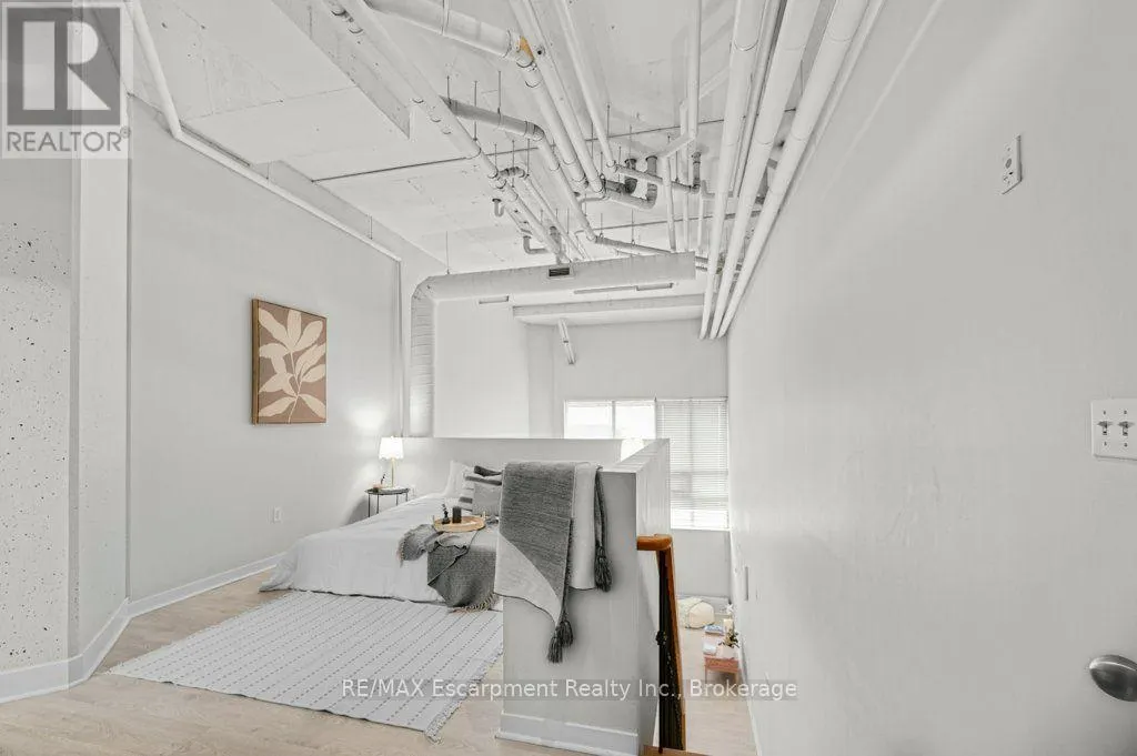 107 - 66 BAY STREET S #107