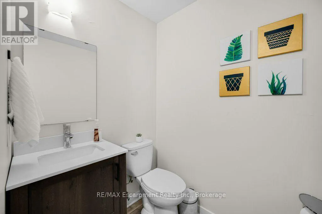 107 - 66 BAY STREET S #107