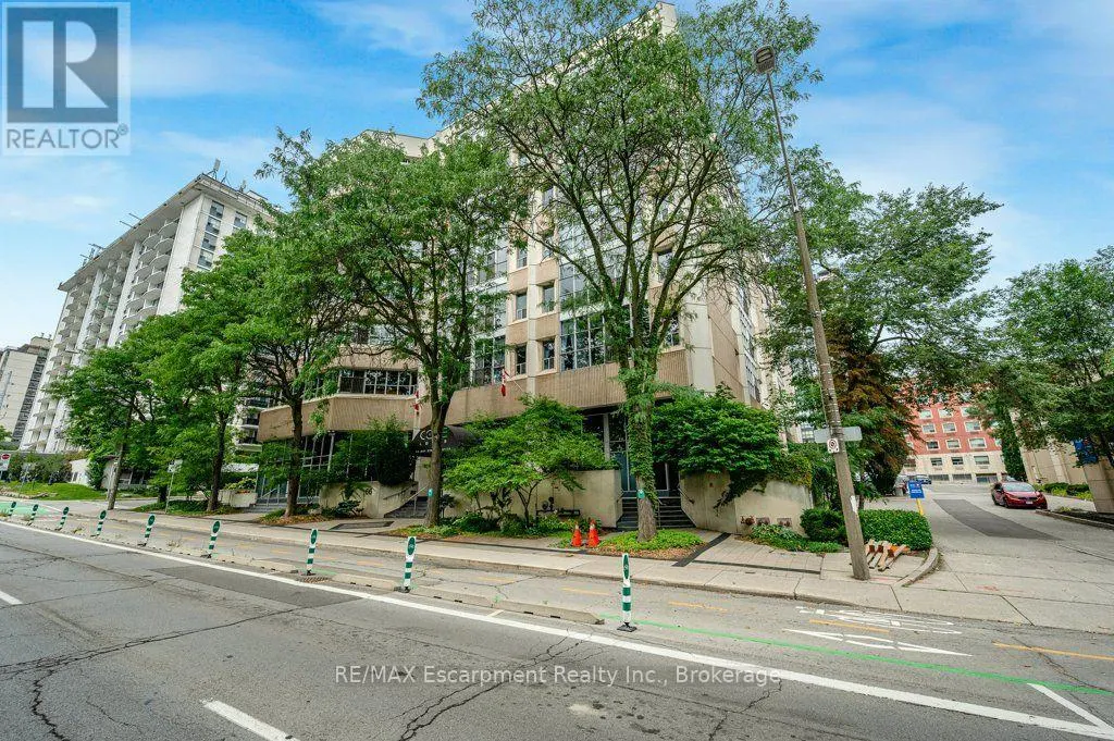 107 - 66 BAY STREET S #107