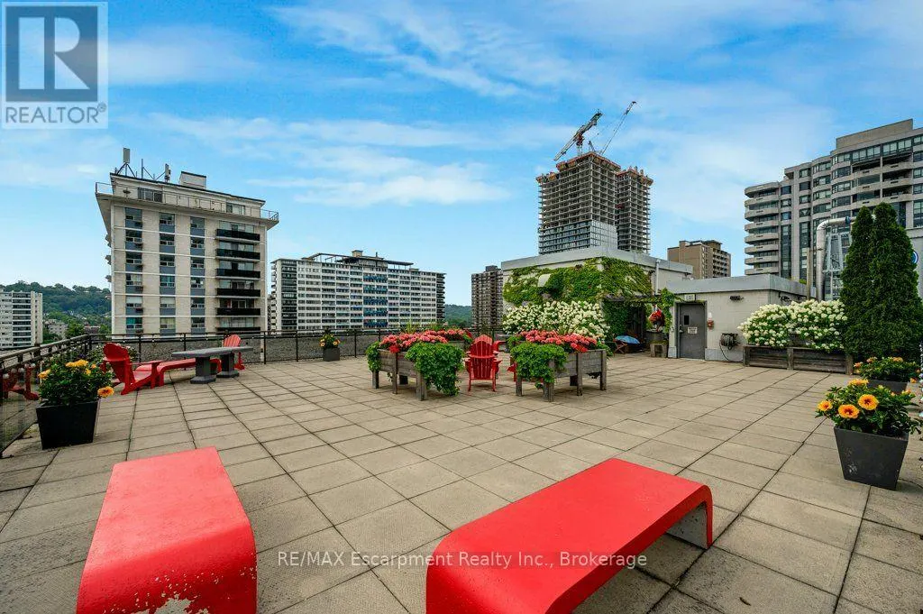 107 - 66 BAY STREET S #107