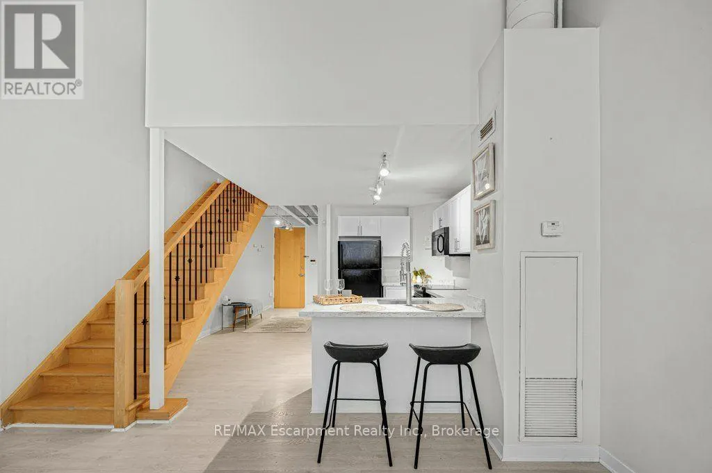 107 - 66 BAY STREET S #107