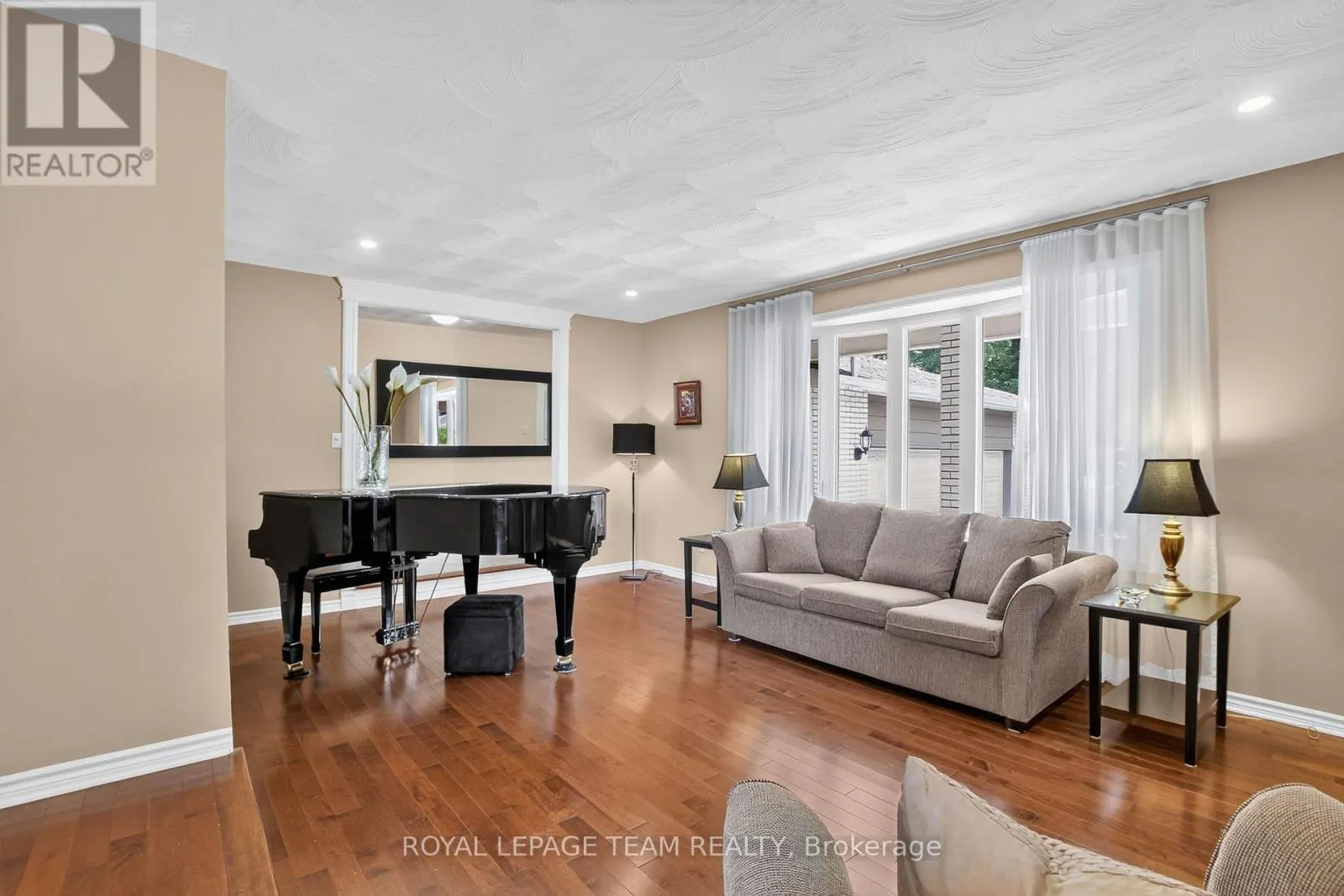 61 AMBERWOOD CRESCENT
