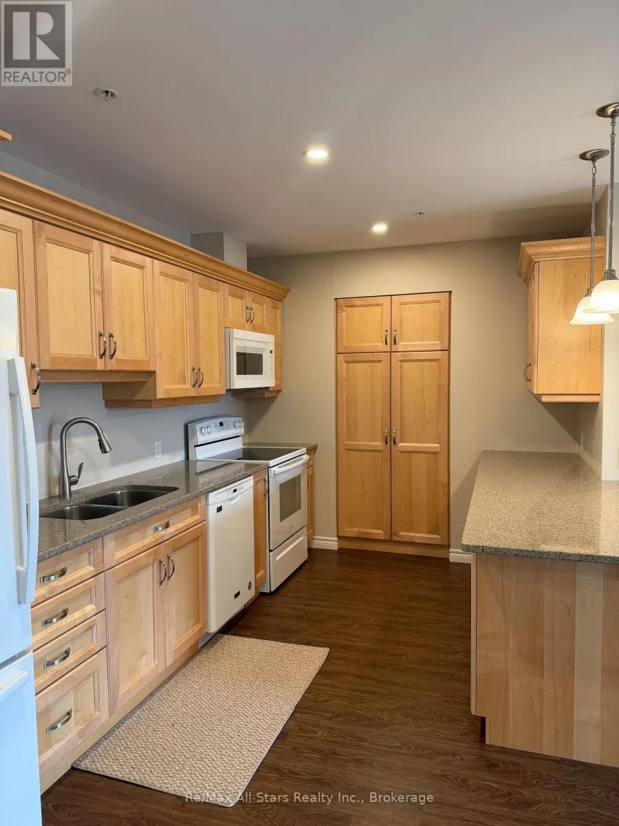 404 - 58 GLENELG STREET #404