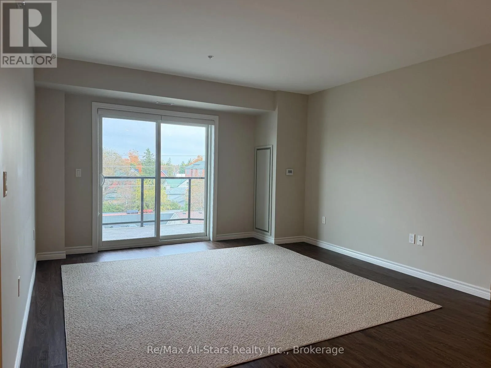 404 - 58 GLENELG STREET #404