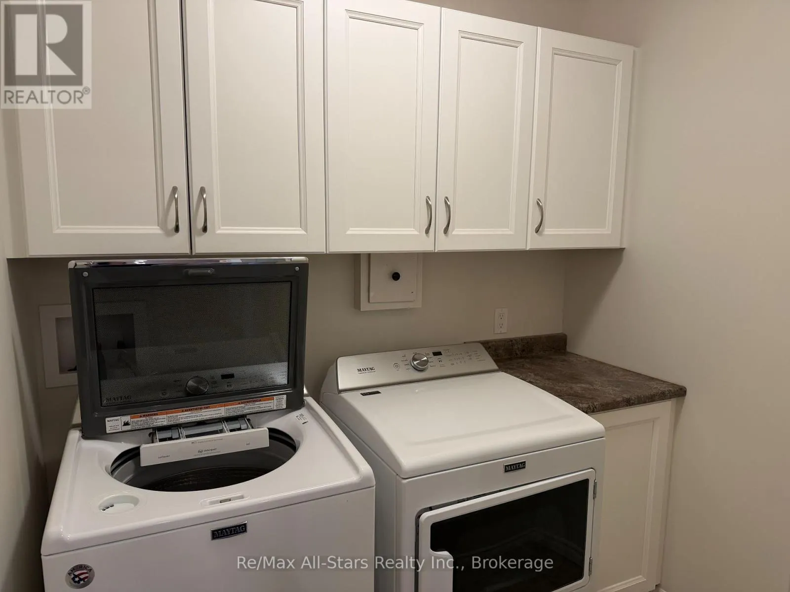 404 - 58 GLENELG STREET #404
