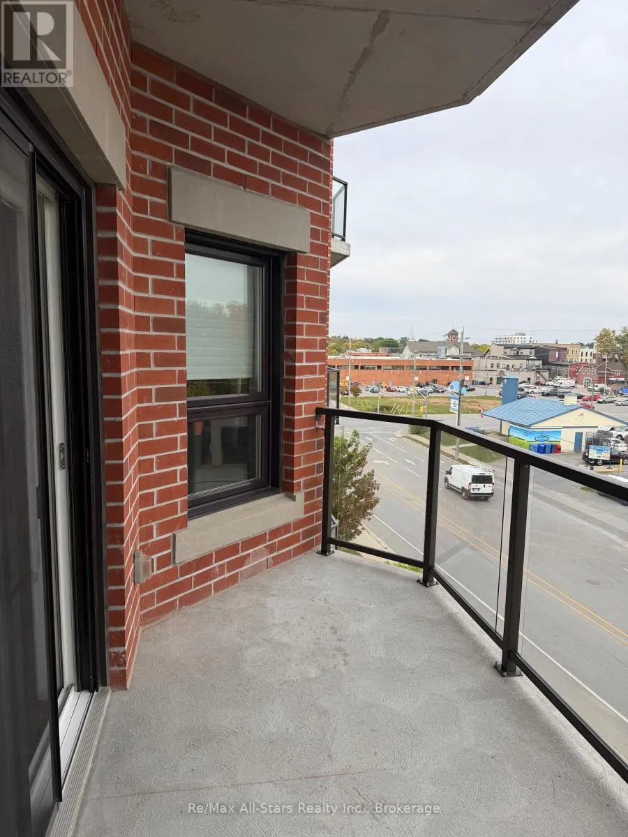 404 - 58 GLENELG STREET #404