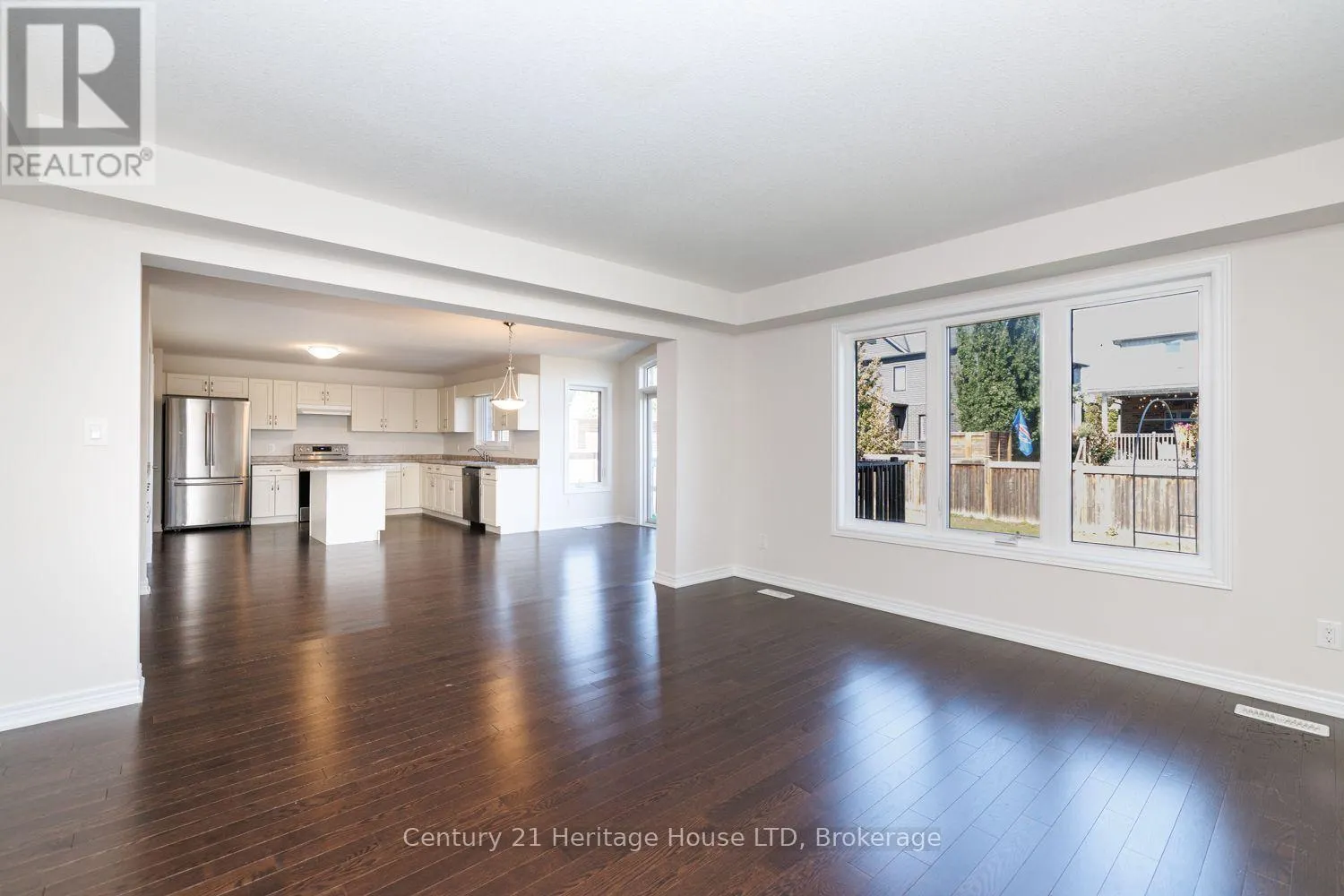 11 PHILMORI CRESCENT