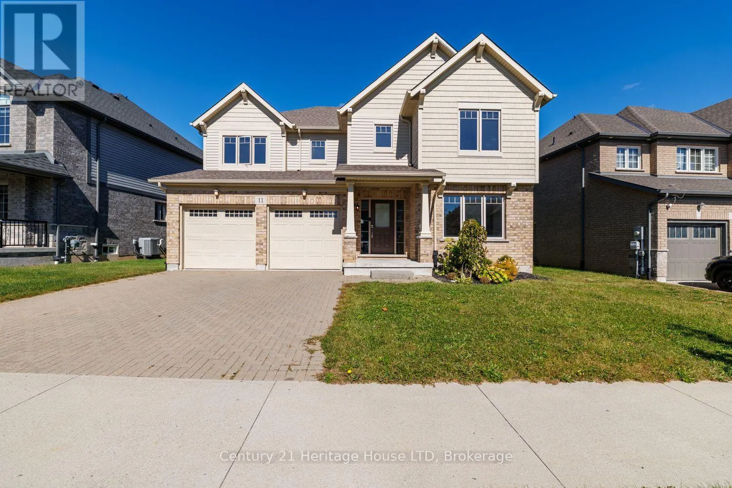 11 PHILMORI CRESCENT
