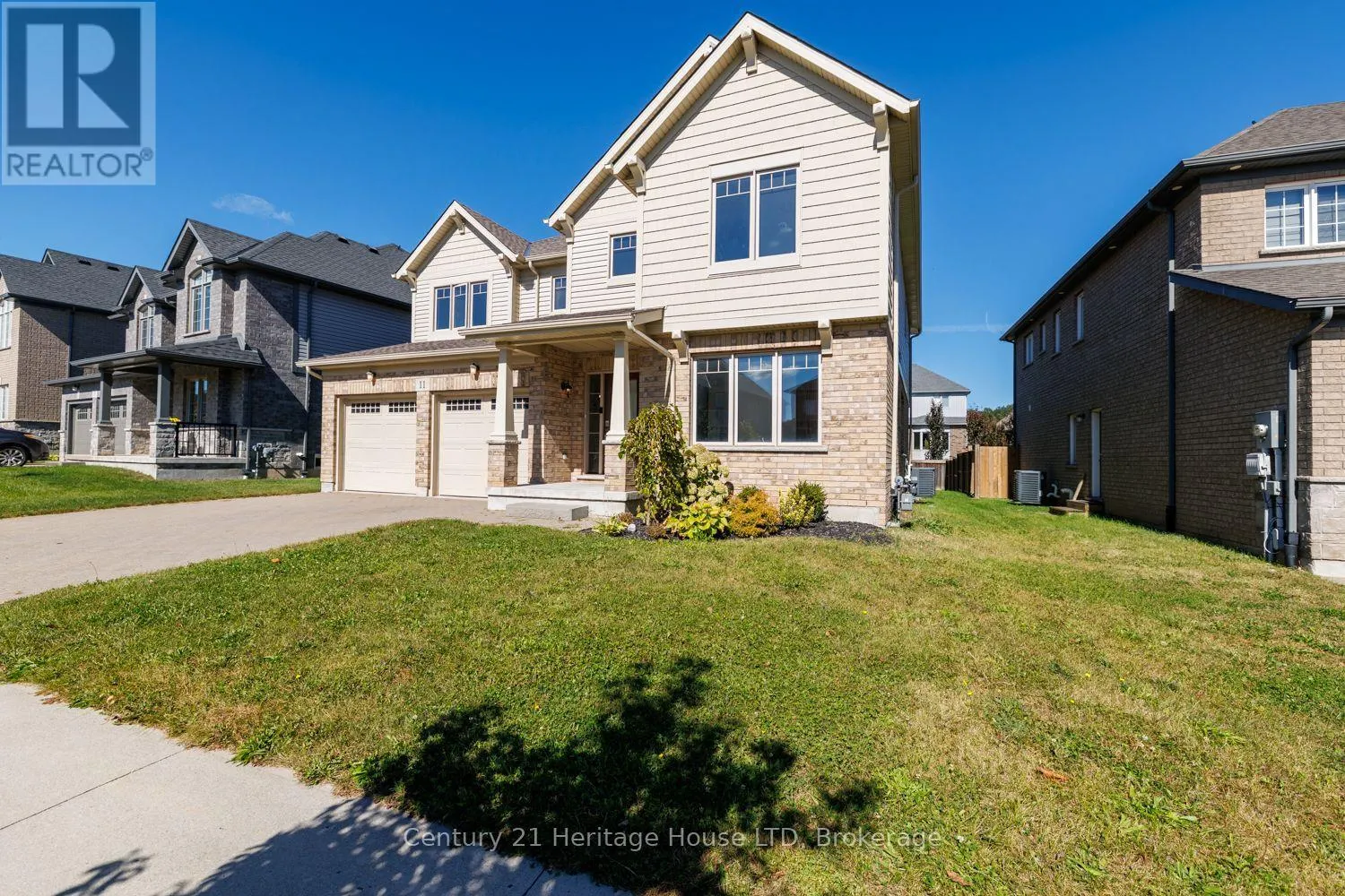11 PHILMORI CRESCENT