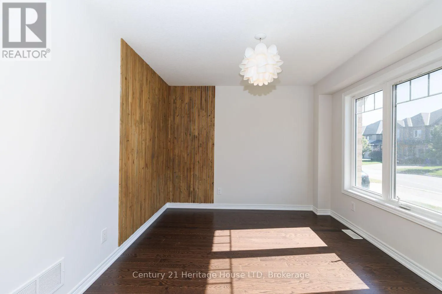 11 PHILMORI CRESCENT