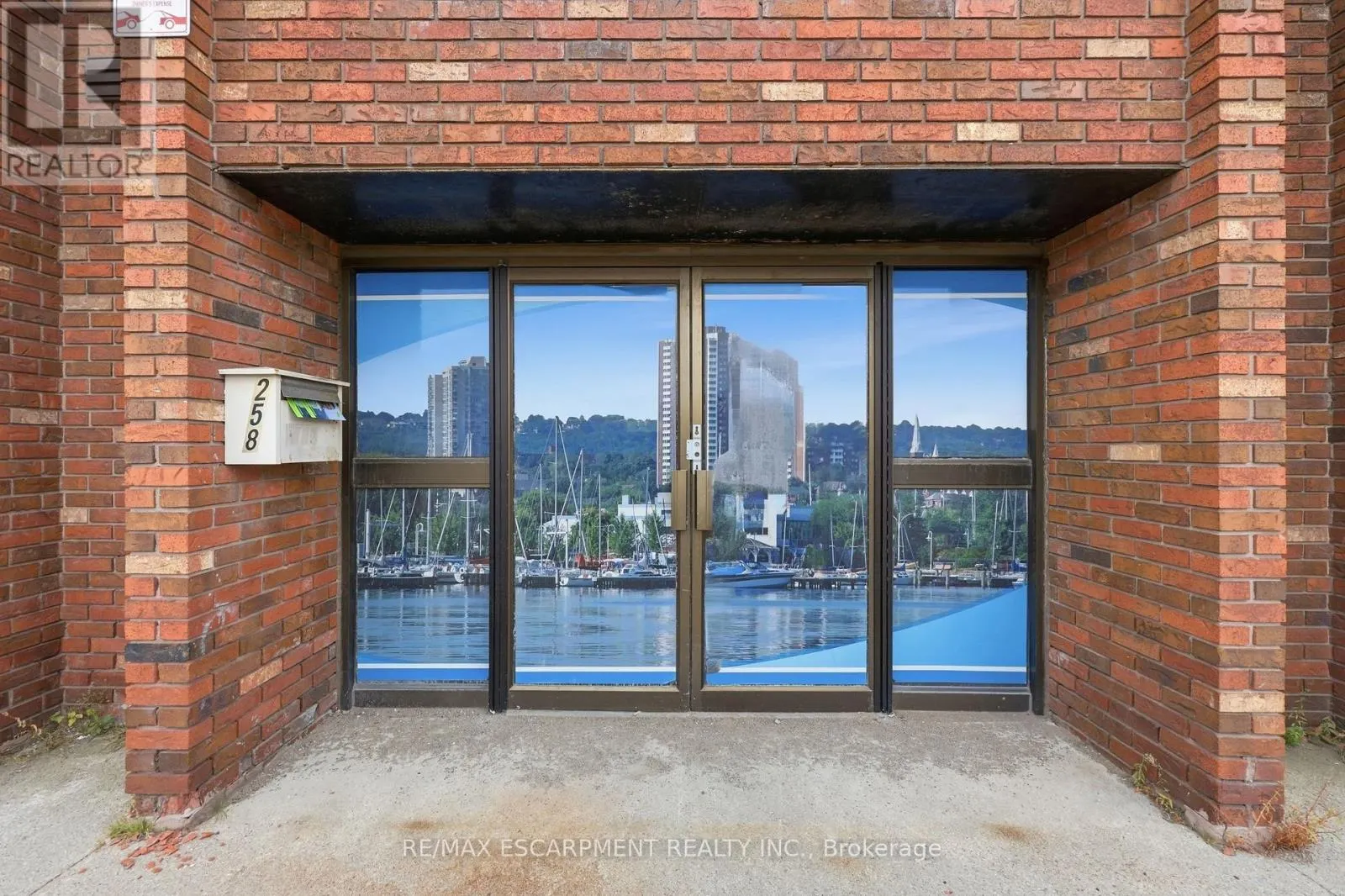 98 BARTON STREET E