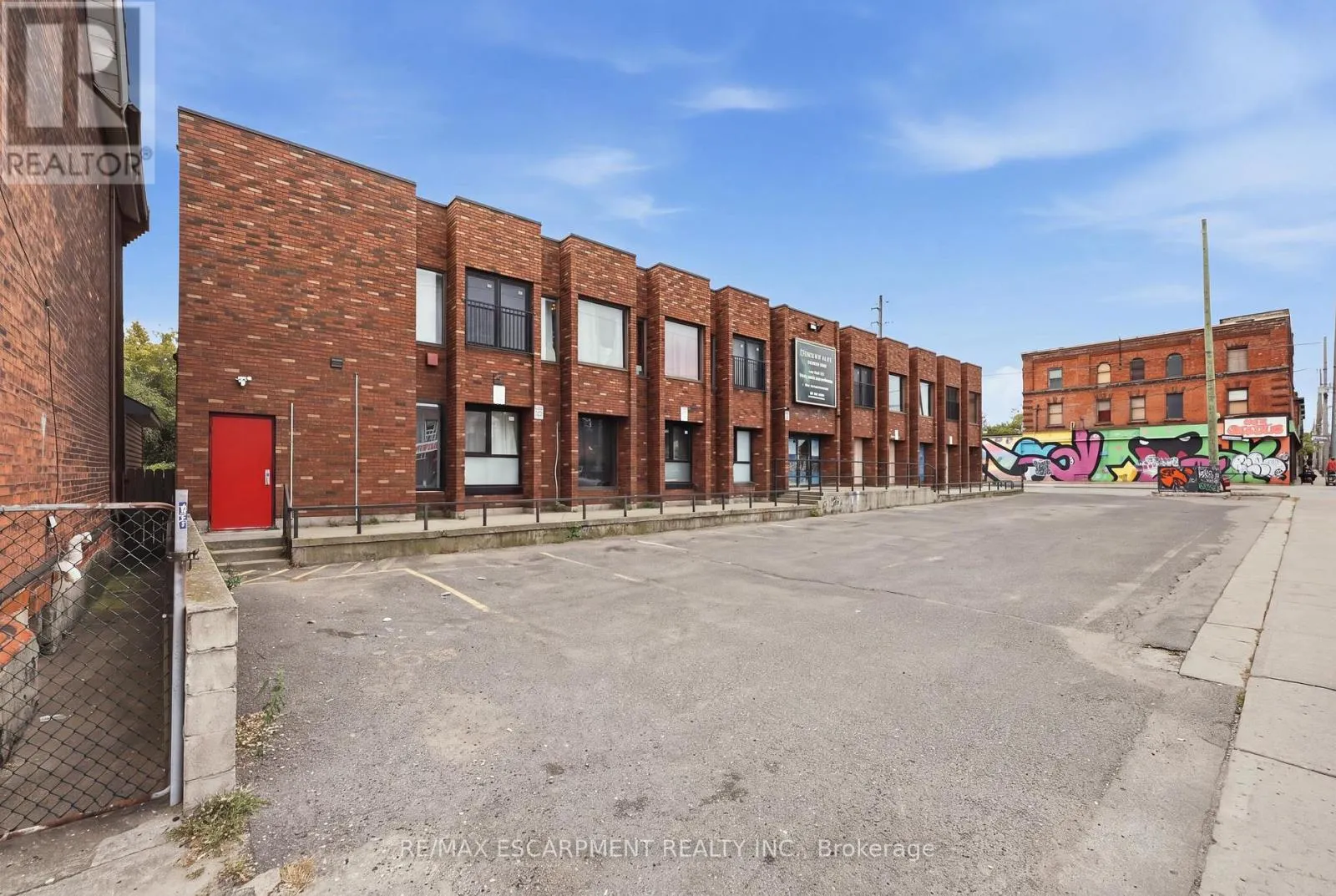 98 BARTON STREET E