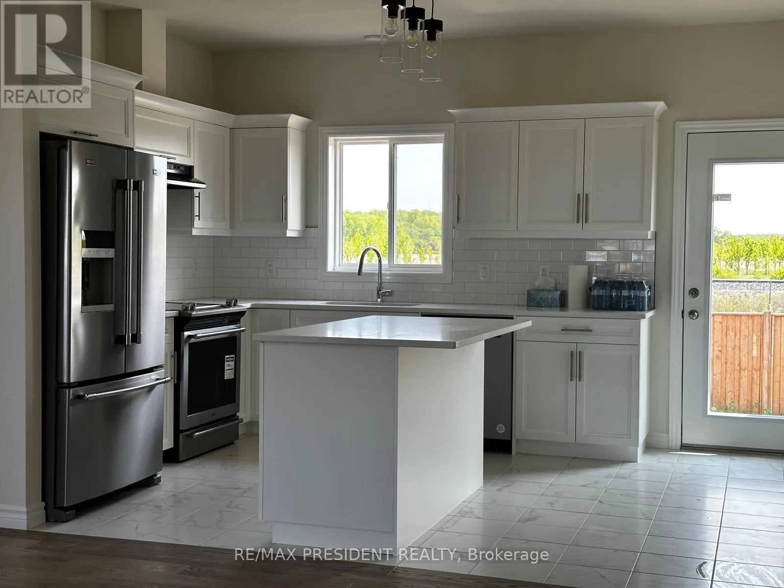 1075 ASPEN RIDGE CRESCENT