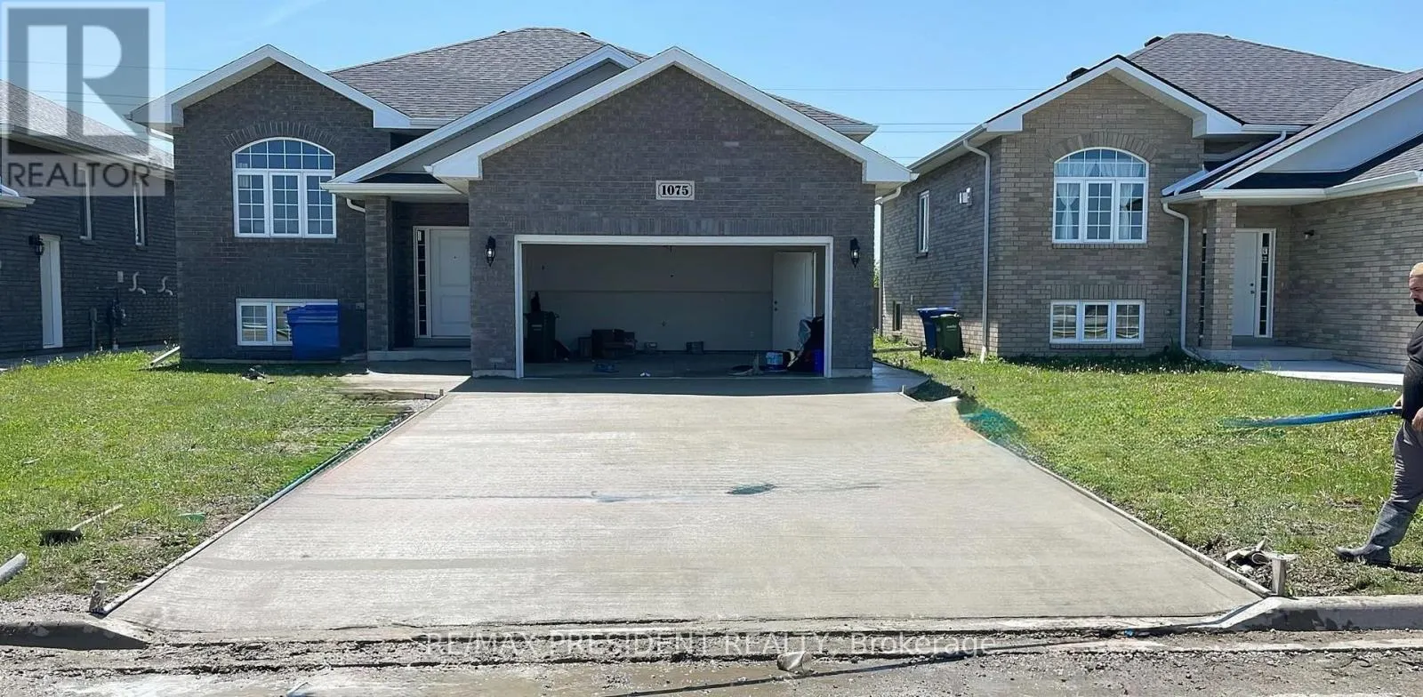 1075 ASPEN RIDGE CRESCENT