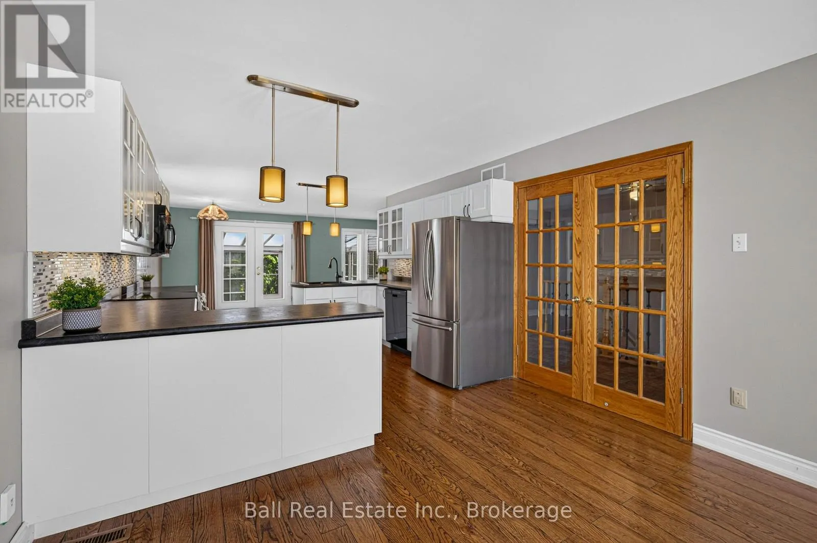3 ELM COURT