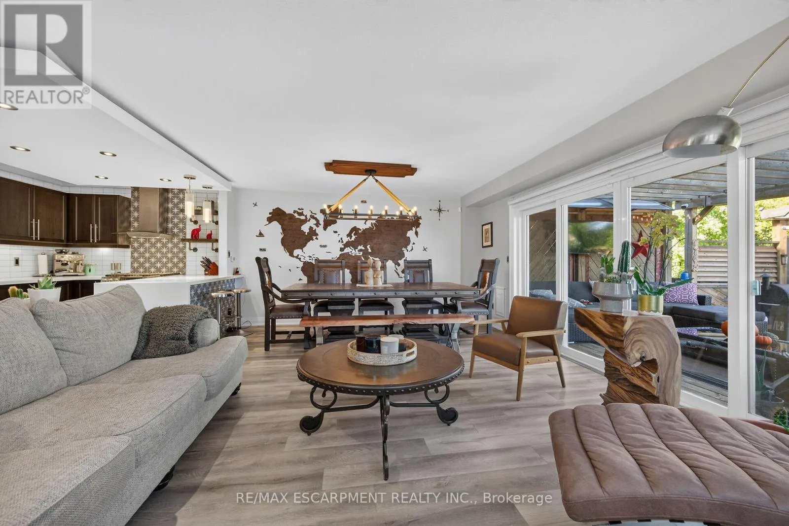 4377 BEVERLEY CRESCENT