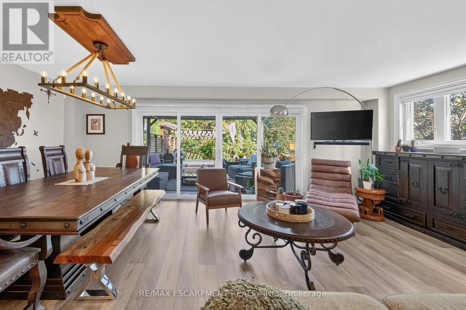 4377 BEVERLEY CRESCENT