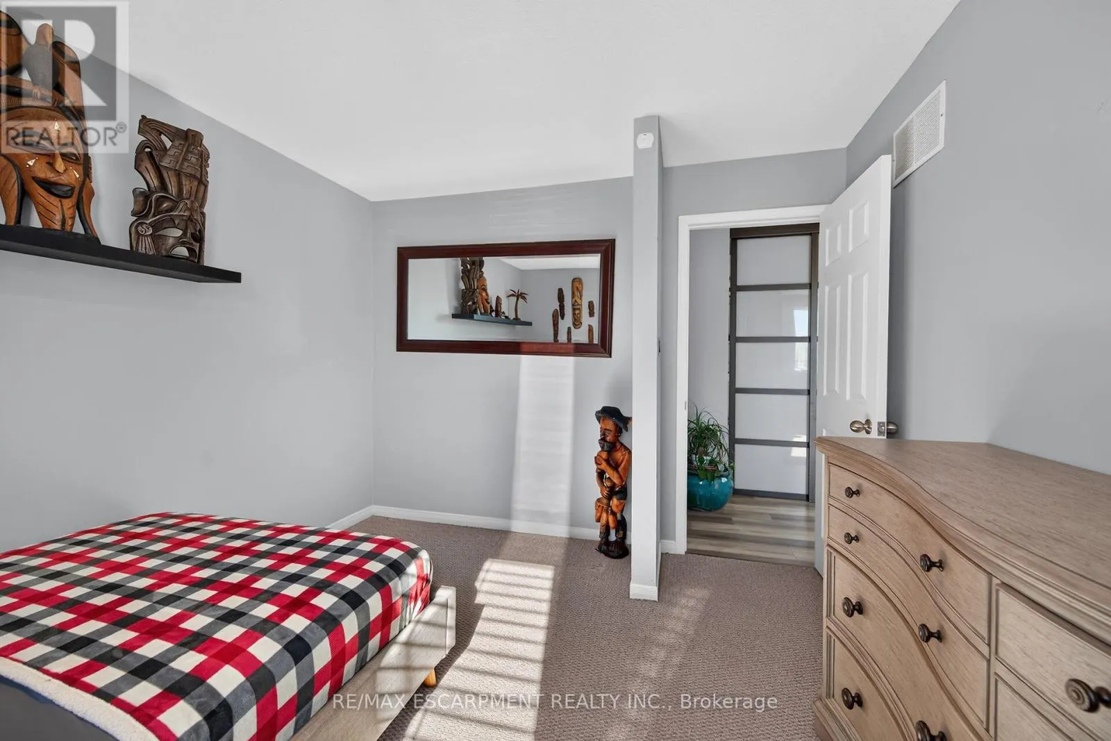 4377 BEVERLEY CRESCENT