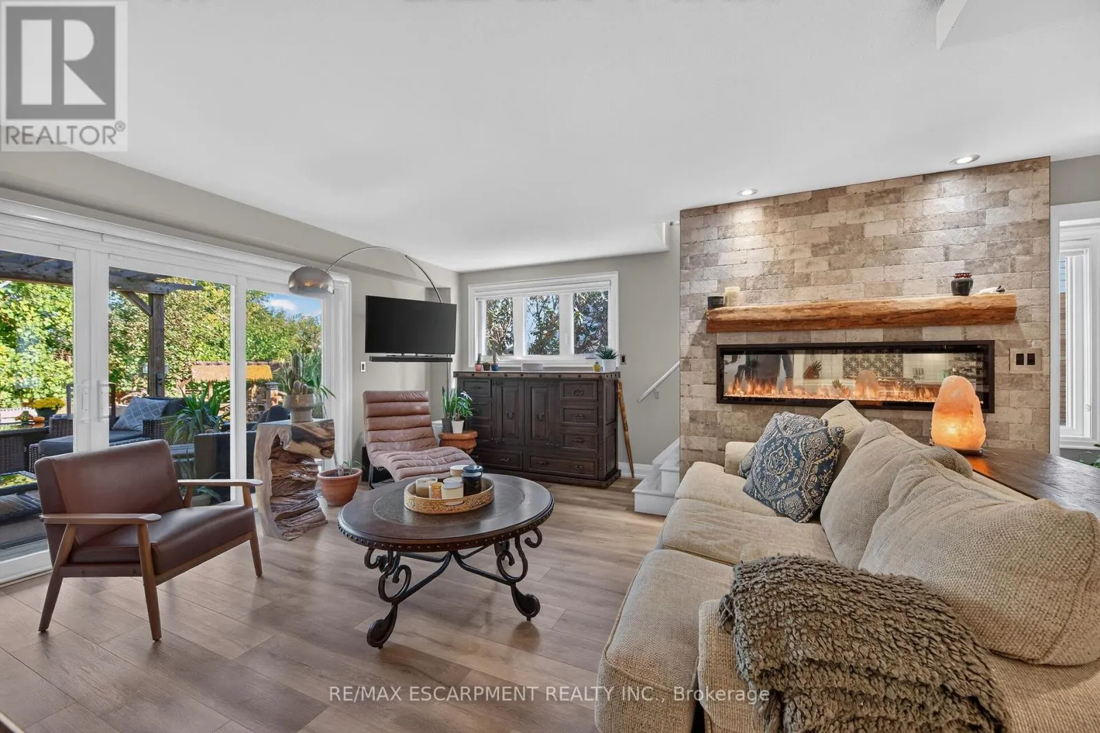 4377 BEVERLEY CRESCENT