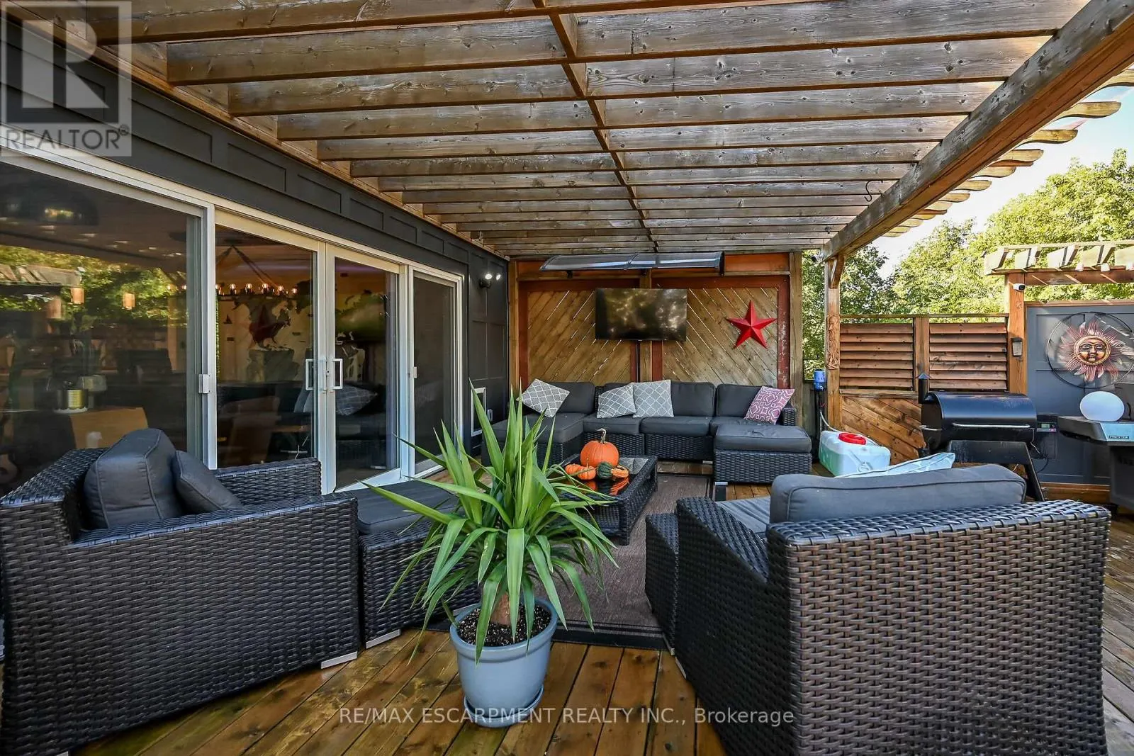 4377 BEVERLEY CRESCENT