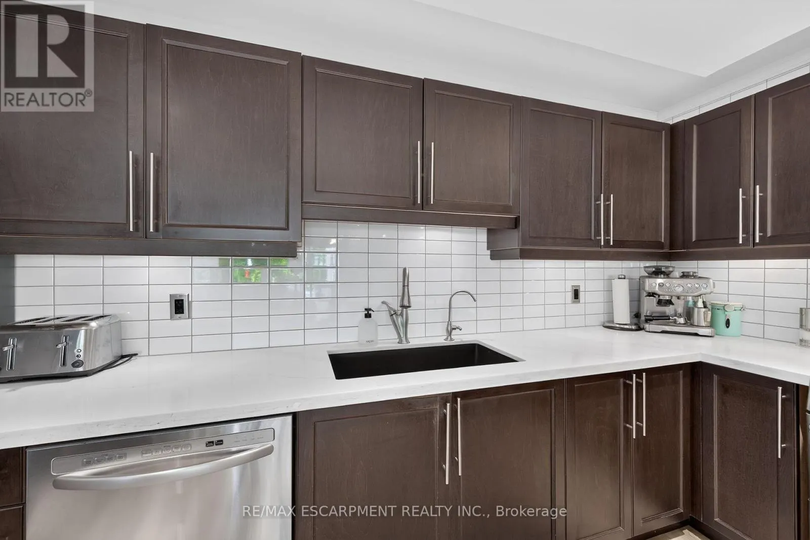 4377 BEVERLEY CRESCENT
