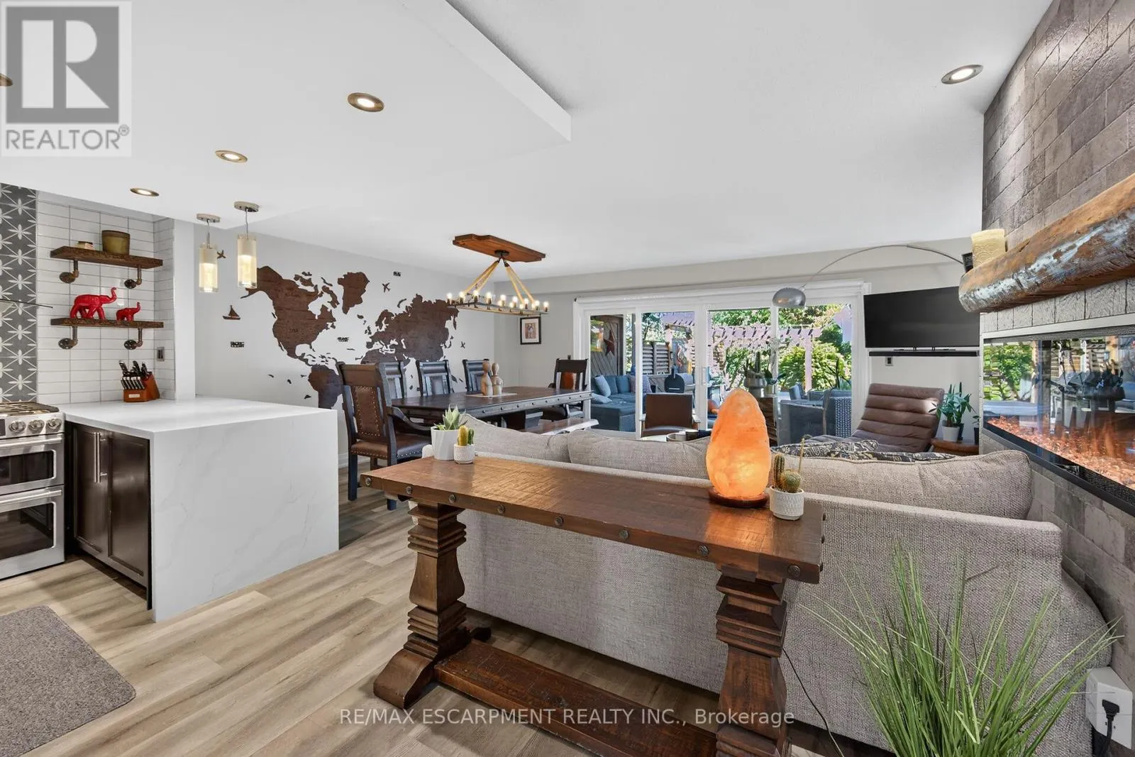 4377 BEVERLEY CRESCENT