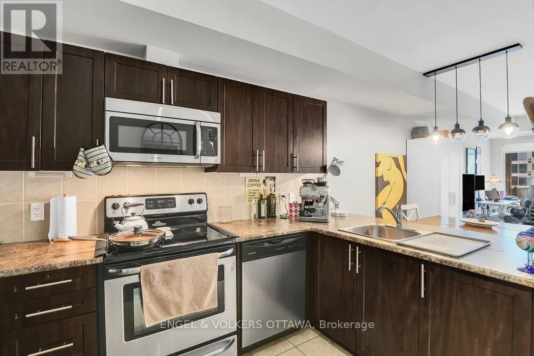 902 - 234 RIDEAU STREET