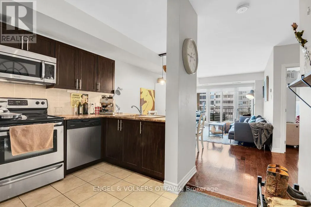 902 - 234 RIDEAU STREET