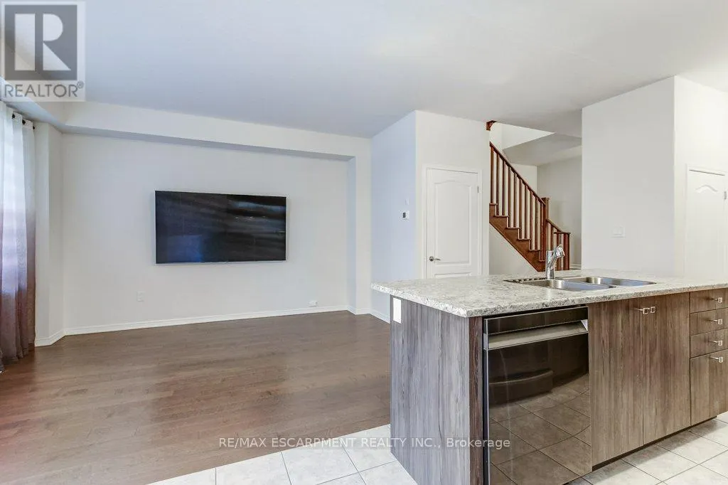 80 OAKTREE DRIVE