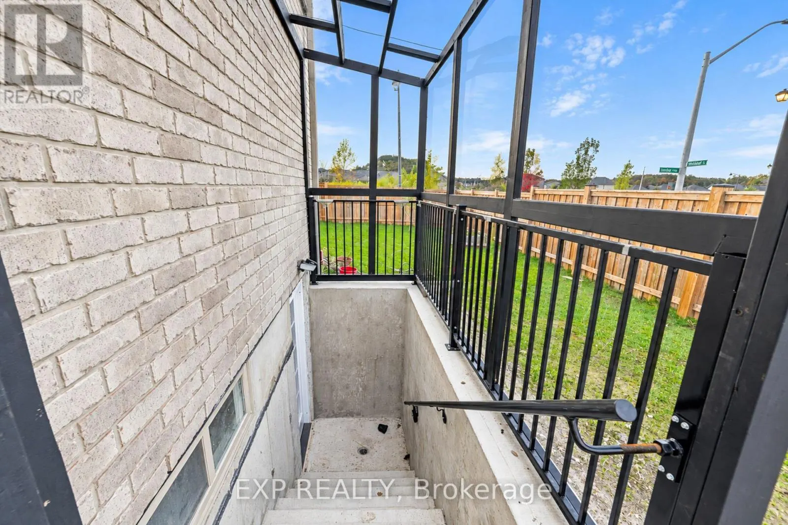 LOWER - 485 AVENS STREET