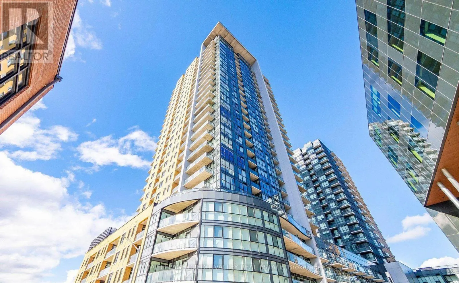 408 - 108 GARMENT STREET