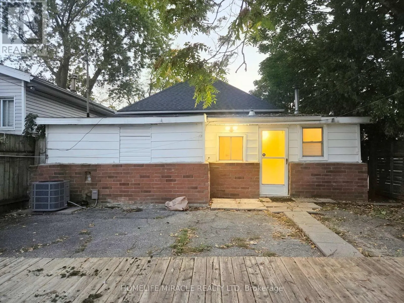 908 WINDSOR AVENUE