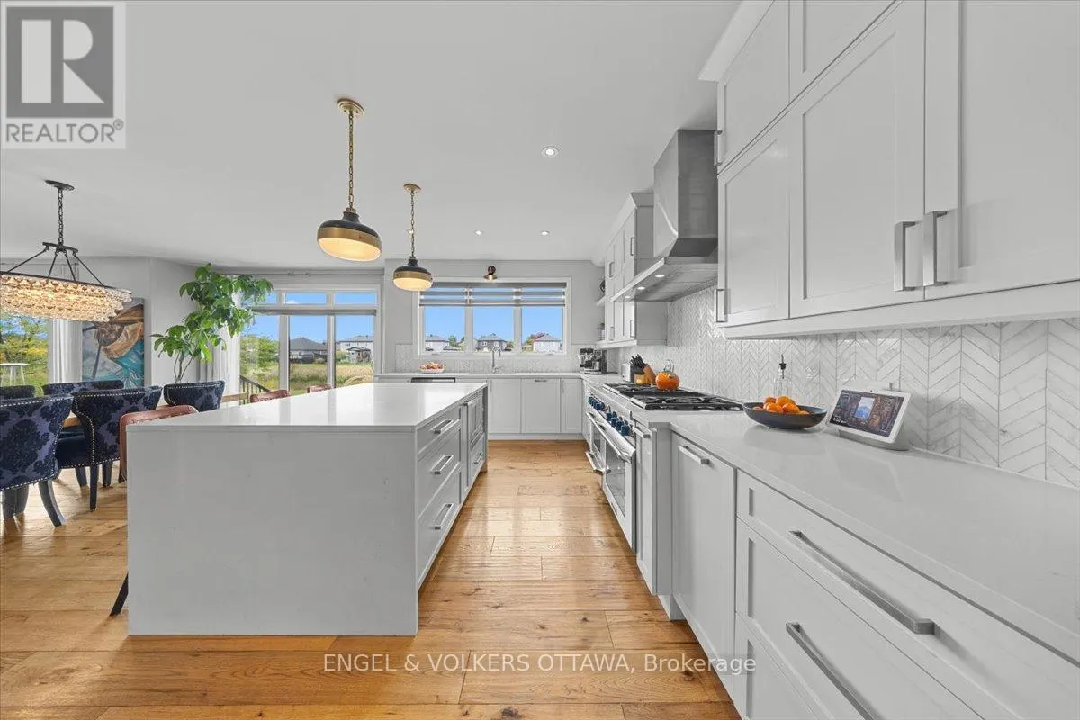 348 ST-TROPEZ STREET