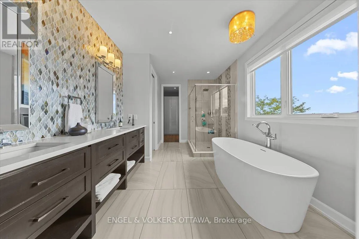 348 ST-TROPEZ STREET