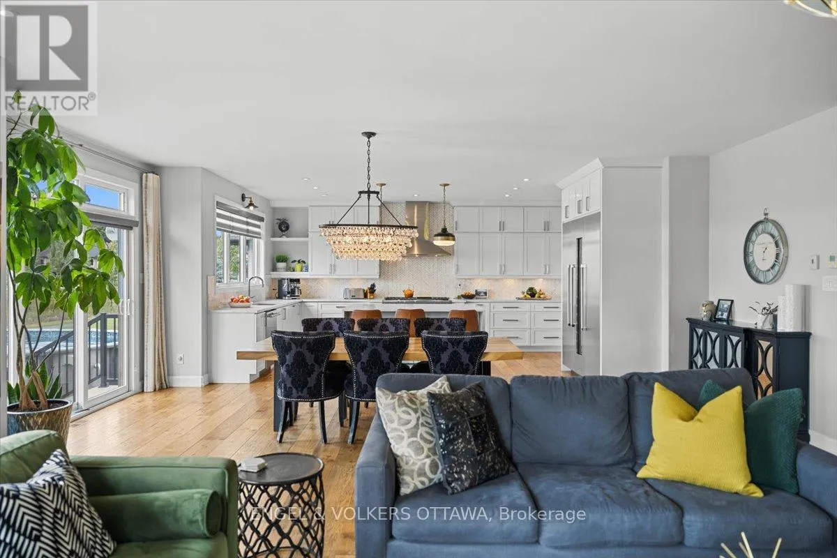 348 ST-TROPEZ STREET