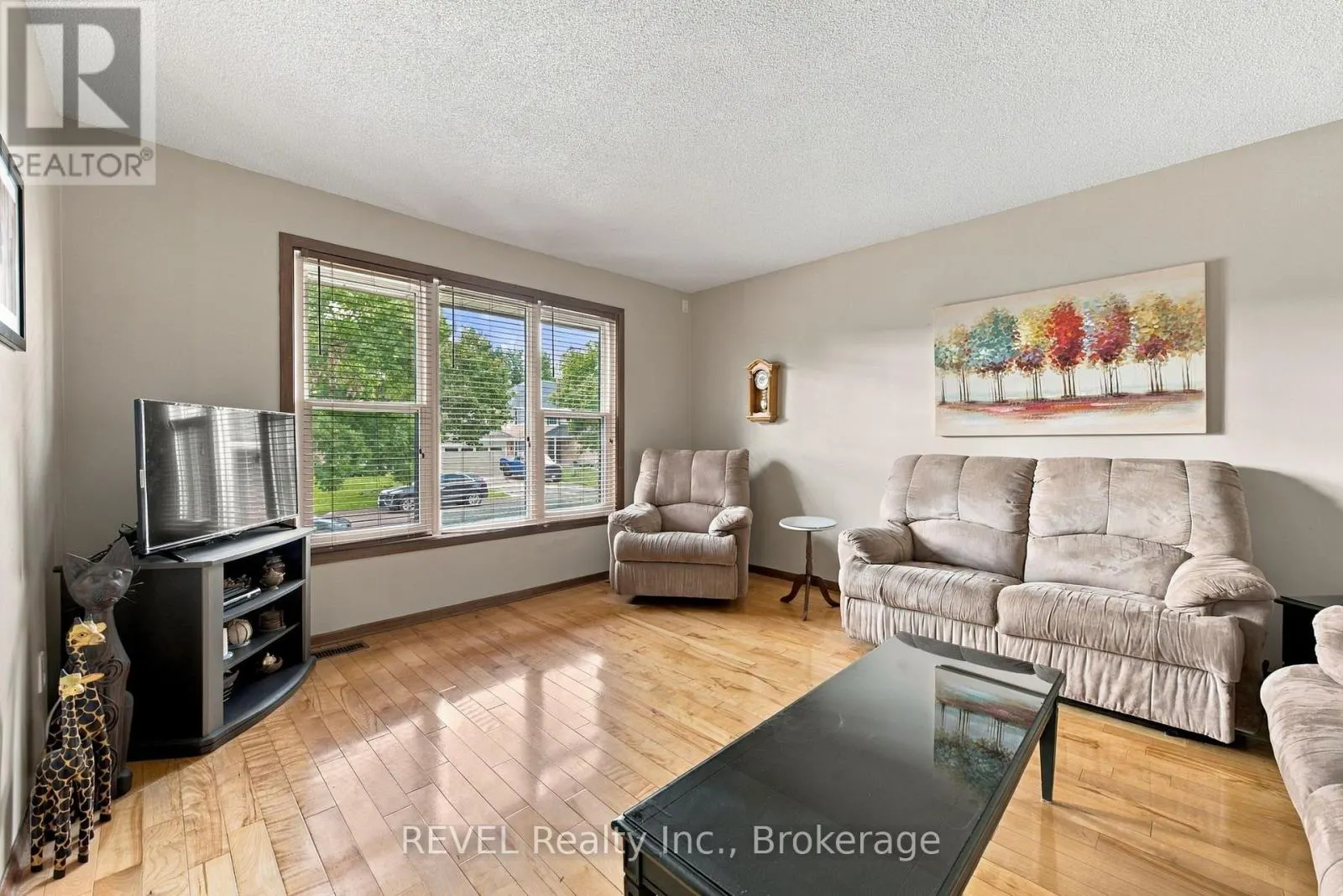10 MICHELLE DRIVE