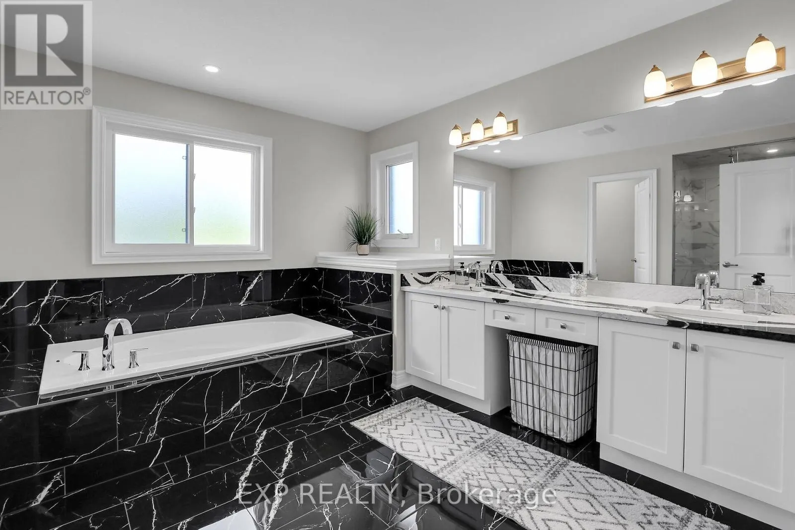 3608 CAROLINIA COURT