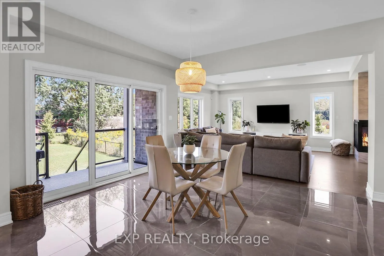 3608 CAROLINIA COURT